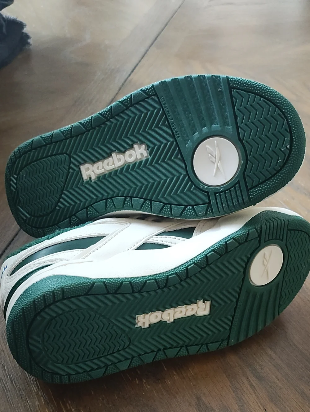 Reebok Kids White & Green Casual Sneakers